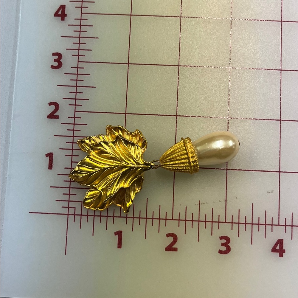 CAROLINE GRAVES VINTAGE Event Evening Gold Leaf Pearl Drop Clip-On Earrings - Picture 6 of 14